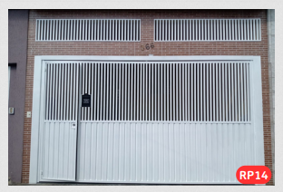 Real Portões Automáticos - Diadema - RP14 – Portão Basculante em Aço Tubular Galvanizado com Chapa Lambril e Ripado Vertical